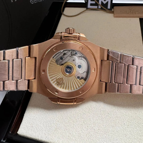 PATEK PHILIPPE NAUTILUS GREEN – ANNUAL CALENDAR & MOONPHASE AUTOMATIC